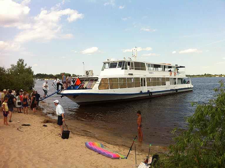 Теплоход оренда в Києві